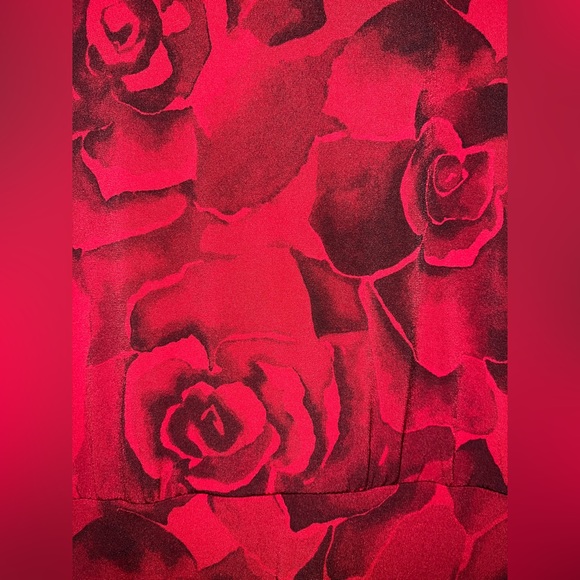 🌹 Express Blooming Roses Top - Picture 5 of 6